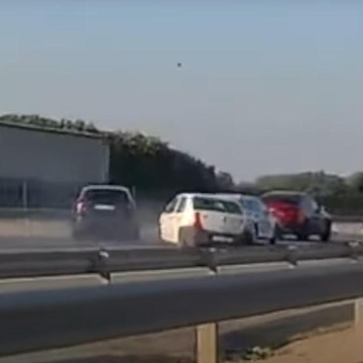 Ágyúgolyóként érkezett egy Dacia Budapest mellett, videóra vették a reggeli balesetet