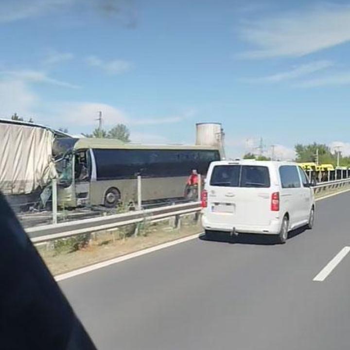 Újabb súlyos buszbaleset történt az országban