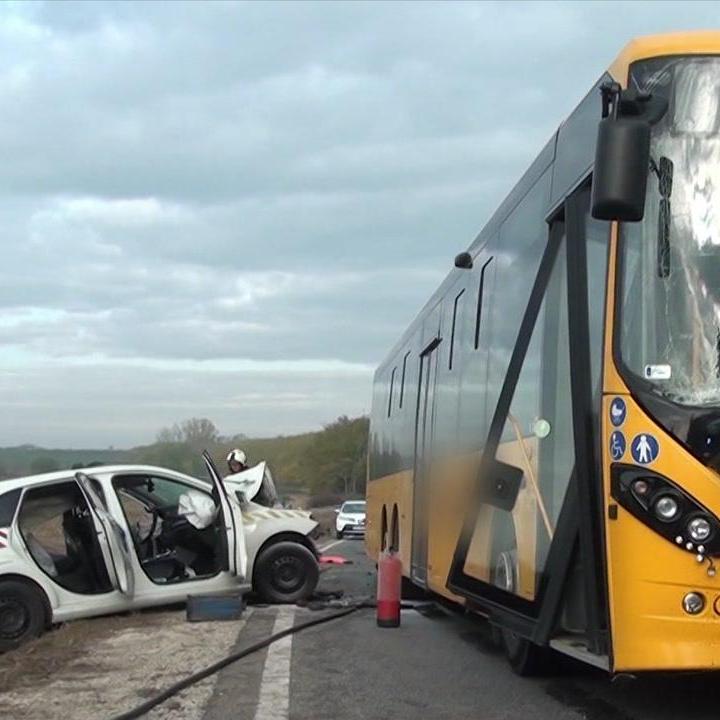 Rendőrautó ütközött busszal, kiderültek a súlyos baleset részletei - videóval