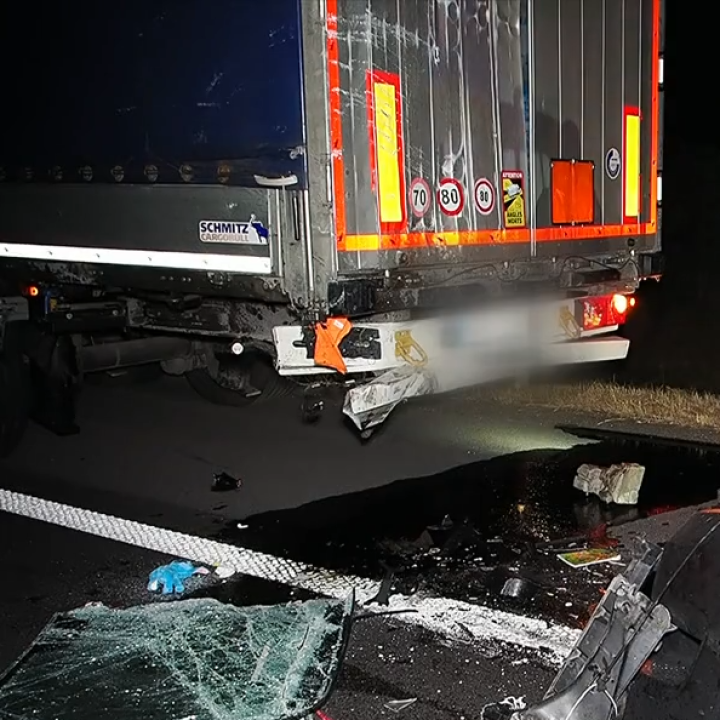 Szörnyű halálos baleset, három kamion ütközött össze az M5-ös