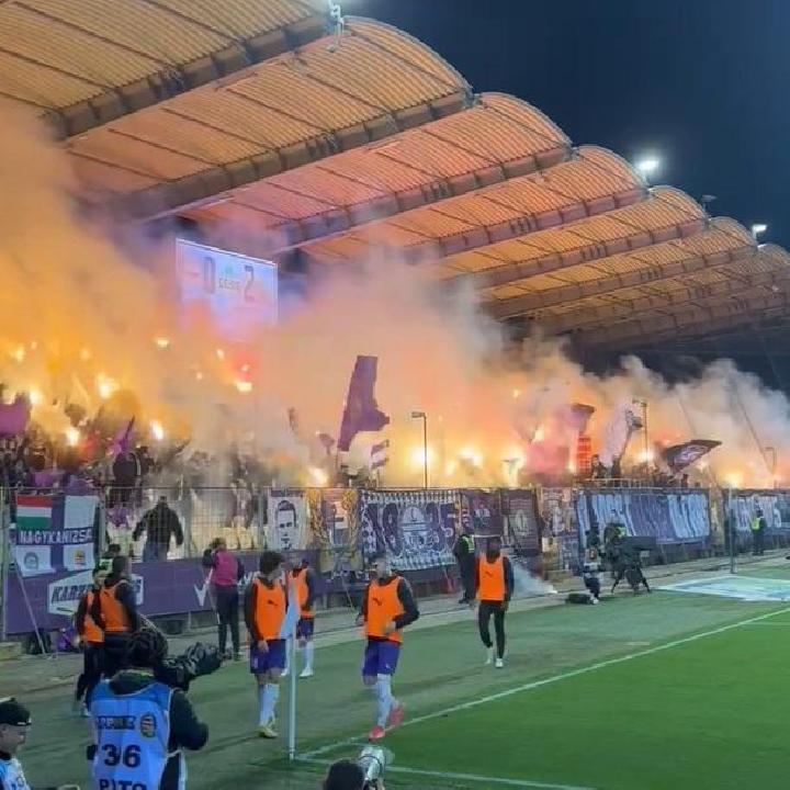 Felgyújtotta magát egy szurkoló a Szusza Ferenc Stadionban, váratlanul elszabadult a pokol az Újpest-Fradi meccsen