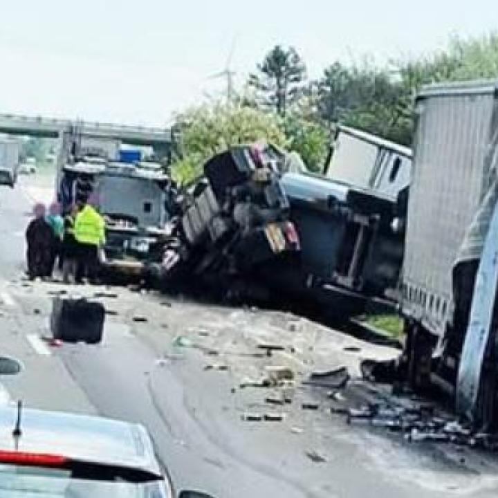 Négy kamion ütközött az M1-esen történt brutális balesetben