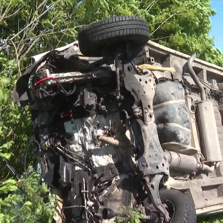 Még a motor is kiszakadt, sokan megsérültek Átánynál