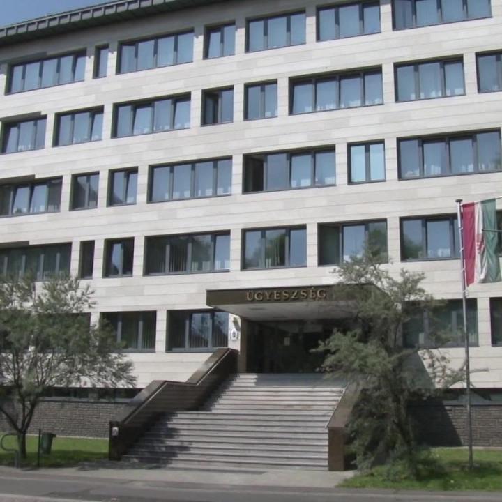 Borzasztó, halálra gázolta 7 éves nevelt lányát egy férfi Mezőkövesden
