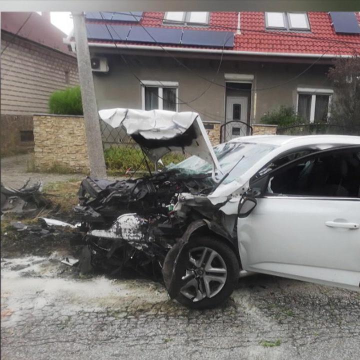 Durva tarolás után a vétlen sofőrt vitte el mentőhelikopter Ecserről