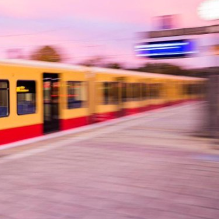 Veszélyes vonatos mutatvány miatt meghalt két fiatal