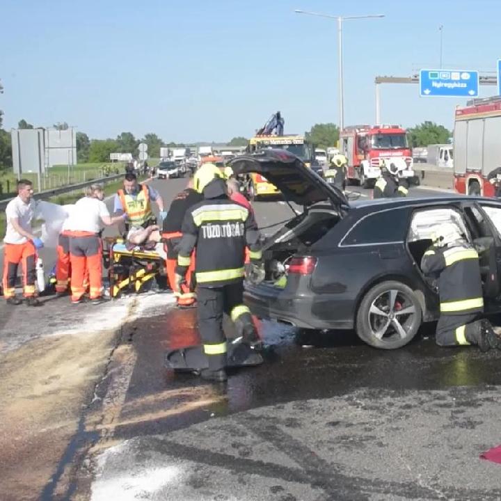 Súlyos baleset történt az M3-as kivezetőjén, lesújtó helyszíni videó készült