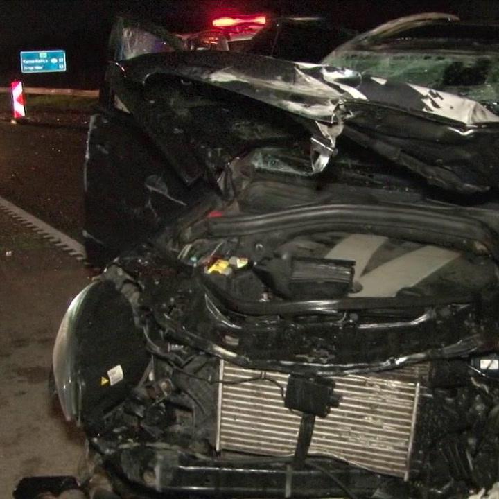 Óriási balesettel végződött az autósüldözés az M30-ason