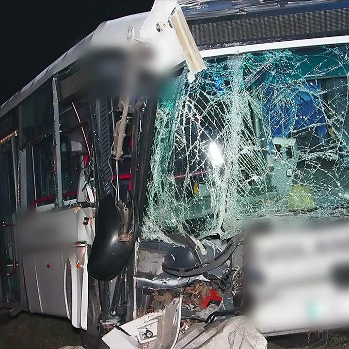 Buszbaleset történt Szolnoknál