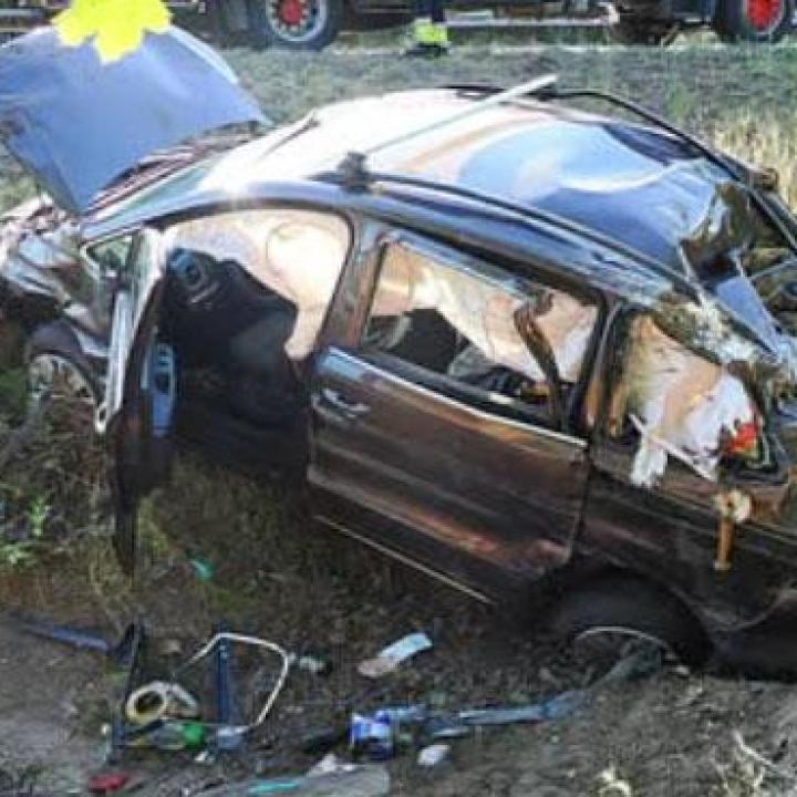 Egy egész család borult fel autójával az M5-ösön