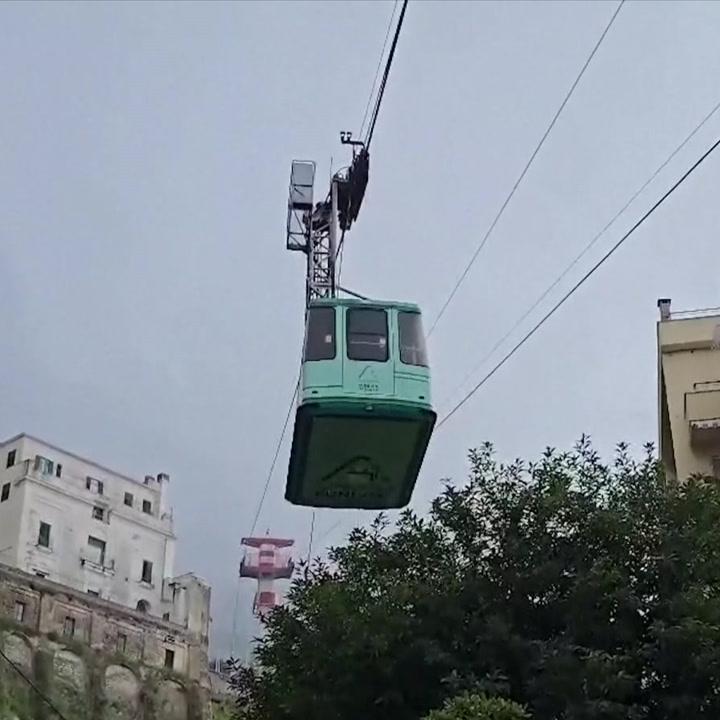 Többen meghaltak egy szörnyű felvonóbalesetben Nápoly közelében