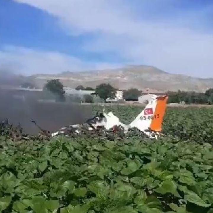 Megint lezuhant egy gyakorlatozó katonai repülőgép, két pilóta meghalt - videóval