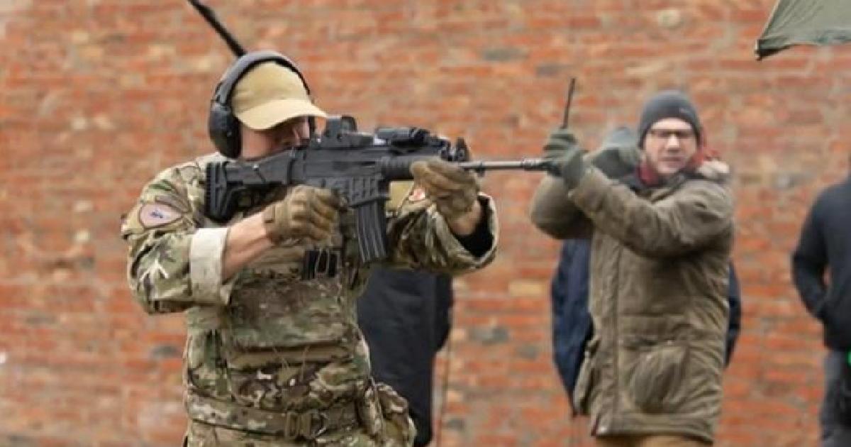 Forgatás közben elsült a fegyver a népszerű magyar színész kezében, nyilvánosságra került pár részlet