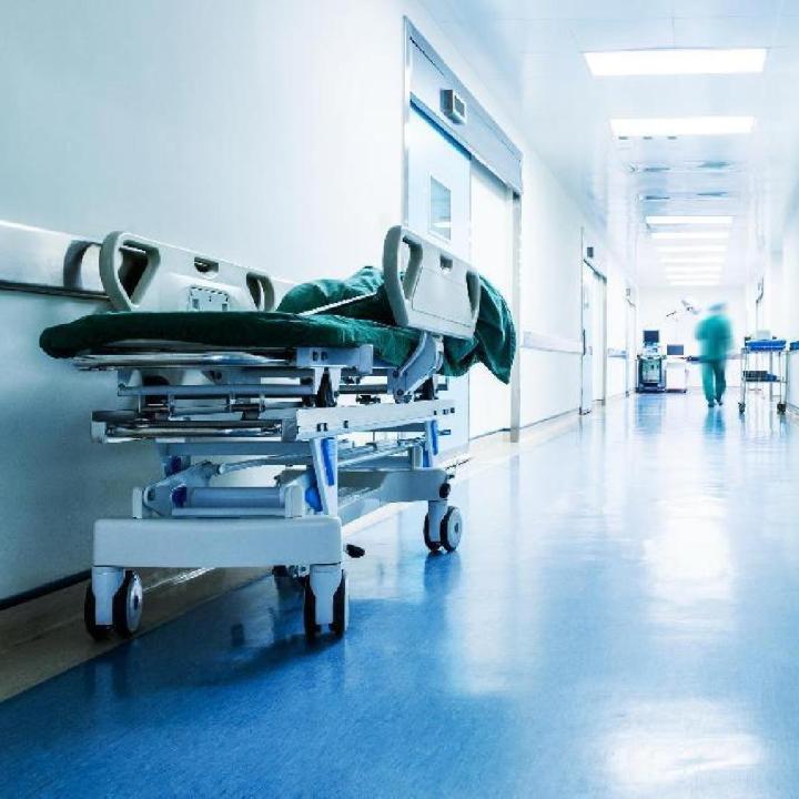 Szörnyű baleset, rádiótoronyból zuhant a mélybe egy férfi
