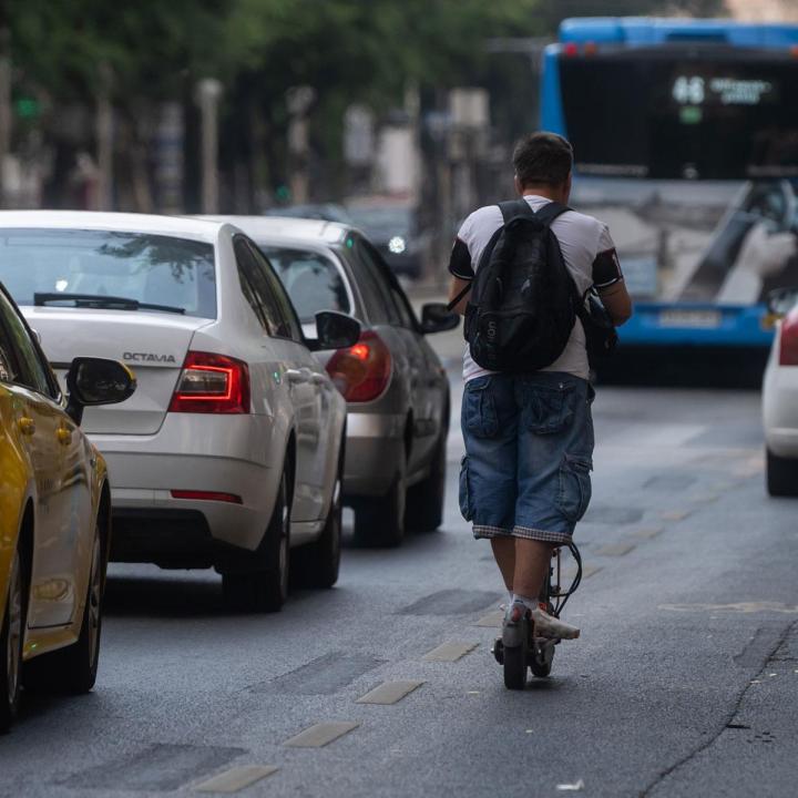 Egyre több balesetet okoznak az elektromos rollerrel közlekedők